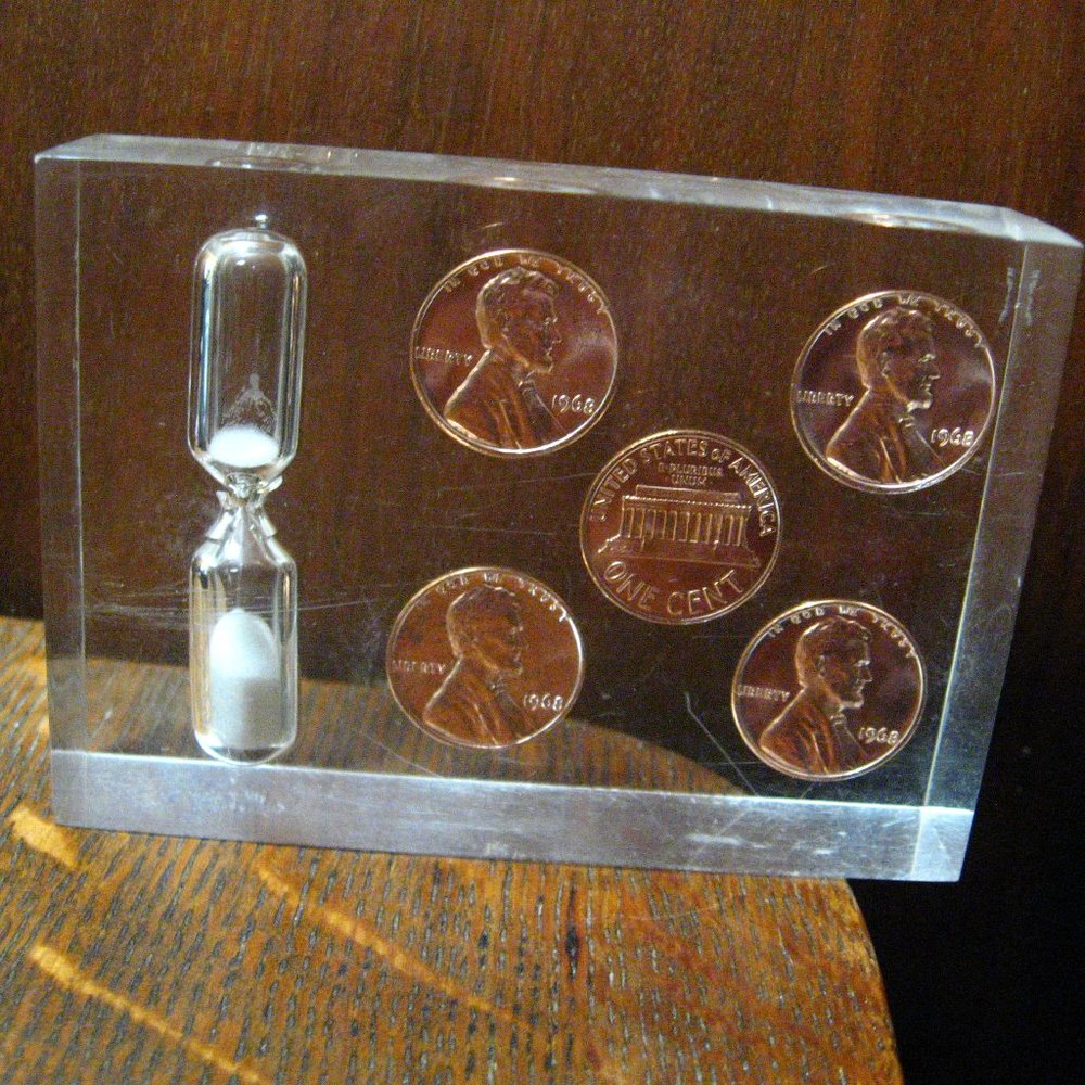 Mid Century Modern 1960's Lucite Egg Timer